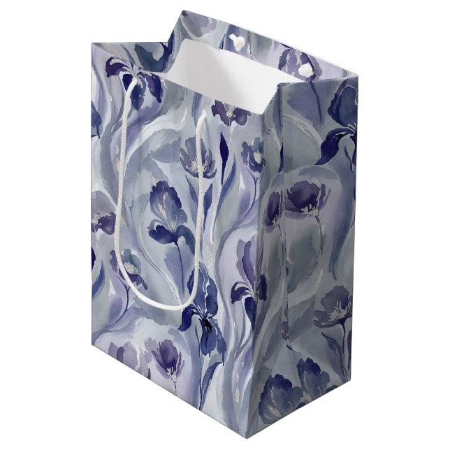 Abstract Flowers Pattern Indigo Purple Iris Mittlere Geschenktüte (Vorderseite Schrägansicht)