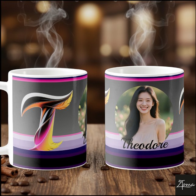 Abstract Fluid Letter T Neon Feather Kaffeetasse (This is a sample design. There are several models to choose from, with the name and color changed.
)