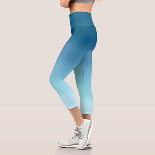 Abstrakt-blau-hellblaue Pastellfarben Capri Leggings (Links)