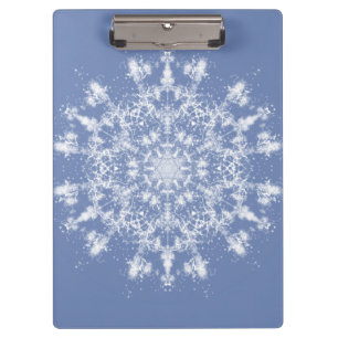 Abstrakt Lacy Fraktal Snowflake auf blauem Hinterg Klemmbrett