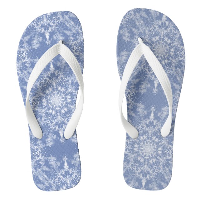 Abstrakt Lacy Fraktal Snowflake Pattern auf Blue Flip Flops (Fußbett)