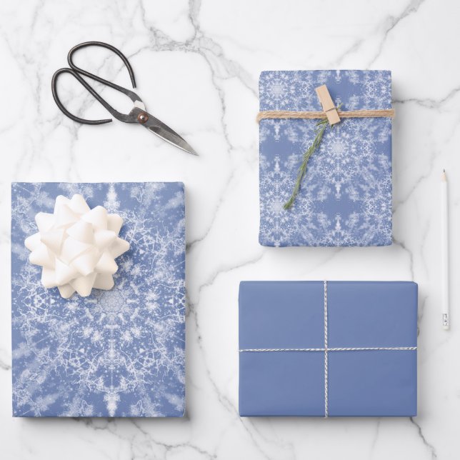 Abstrakt Lacy Fraktal Snowflake Pattern auf Blue Geschenkpapier Set (Vorderseite)