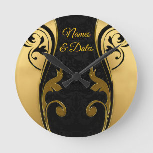 Abstrakt mit Goldakzenten auf Schwarz und Weiß Runde Wanduhr