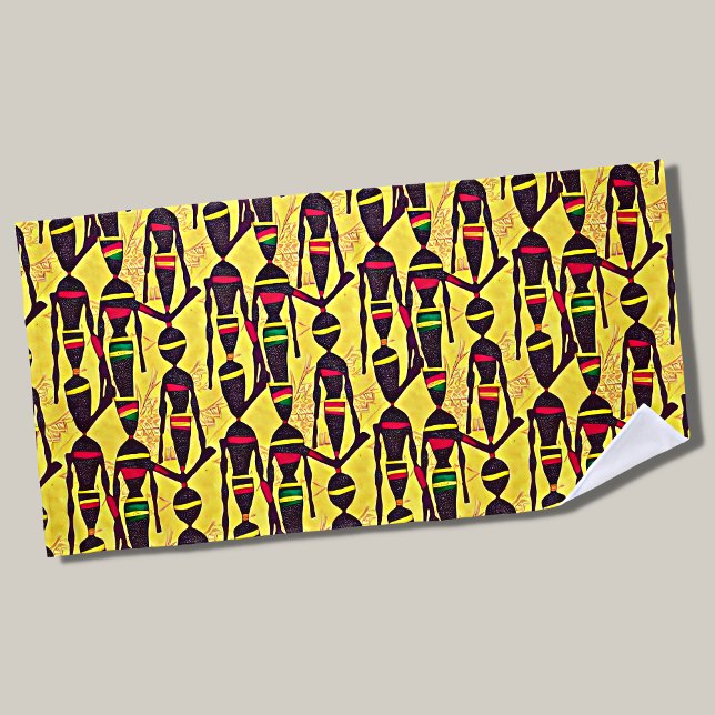 Abstrakte Afrikanische Figuren, Rot-Gelb-Grün Strandtuch (Von Creator hochgeladen)