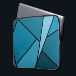 Abstrakte Aquamarine Polygonen Laptopschutzhülle<br><div class="desc">Inspiriert durch Buntglas, enthält dieses stilvolle geometrische Design Polygone in verschiedenen Farbtönen aquamarin in schwarz umrissen. Ein blass-grün-blaues Dreieck schlägt von oben rechts ein, mit einer Reihe zunehmend dunklerer aquamariner Quadrangles und anderer Formen, die sich von Licht zu Dunkel bewegen. Zwei dunkelgrün-blaue Formen bilden die links Seite des Originaldesigns. Digitales...</div>