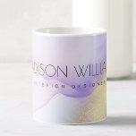 Abstrakte Aquarellfarbe Lilac Gold Paint Individue Kaffeetasse<br><div class="desc">Diese abstrakte lila Aquarellfarbe und das goldene Imitat bespritzen den Hintergrund mit Ihren individuellen Details.</div>