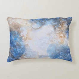 Abstrakte blaue und sandtexturierte Wolken Dekokissen