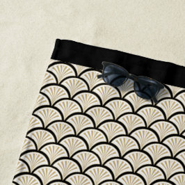 Abstrakte Blume in Beige und Schwarz-Deko Strandtuch