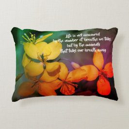 Abstrakte Blume von Inspiration Dekokissen