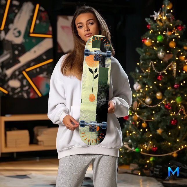 Abstrakte Blumengeometrie in Orange und Grün Skateboard (Von Creator hochgeladen)