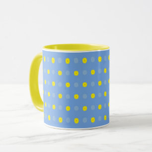 Abstrakte Blüte der Gelben Gerberas auf Baby Blue Tasse