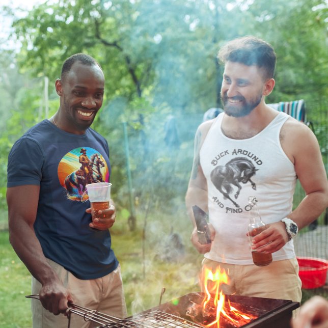 Abstrakte Farben Cowboy und Pferd T-Shirt (Von Creator hochgeladen)