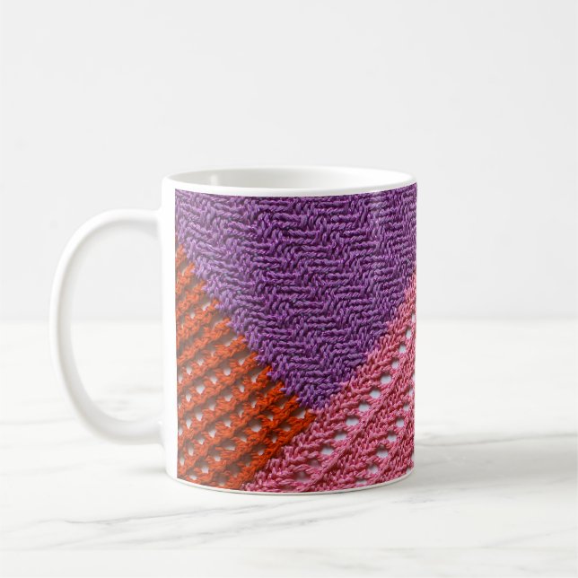 Abstrakte, farbige Textur aus Stricken von Speiche Kaffeetasse (Links)