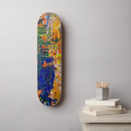 Abstrakte Farbstriche von der Palette des Künstler Skateboard