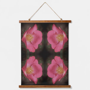 Abstrakte Florale Kunst mit rosa Rosenblüten im Vi Wandteppich Mit Holzrahmen