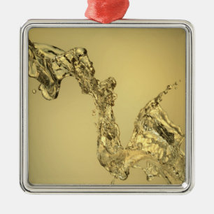 Abstrakte Form gebildet durch das Spritzen des Silbernes Ornament