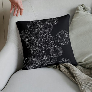 Abstrakte Frühlingsblumen in Schwarz-Weiß Kissen