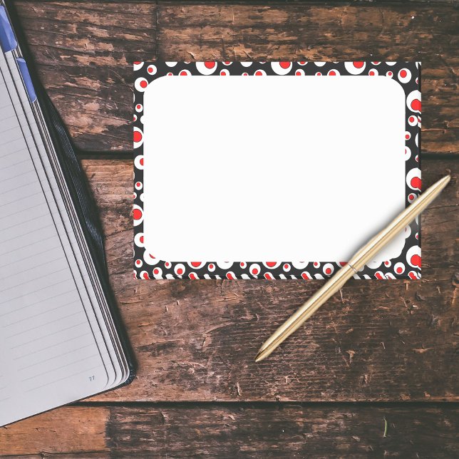 Abstrakte geometrische Coole rote Kreise Post-it Klebezettel (Abstract geometric pattern of bright red circles in white circles on black and white post it notes.)