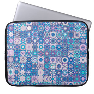 Abstrakte geometrische Formen und Blumen, nahtlose Laptopschutzhülle
