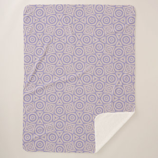 Abstrakte geometrische violette und cremefarbene sherpadecke