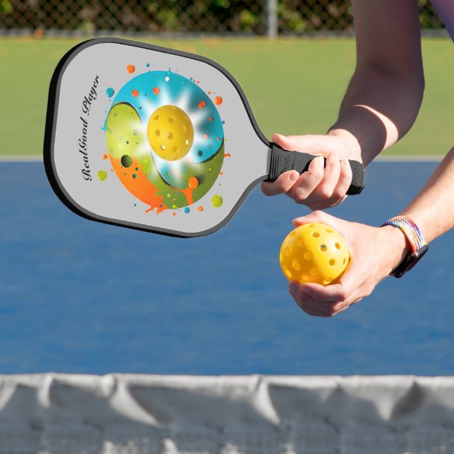 Abstrakte Künstlerin personalisieren Pickleball Schläger (InSitu)