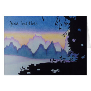 abstrakte Kunstsonne über Berglandschaft