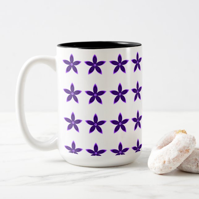 Abstrakte Lila strahlende Blume Kunst Zweifarbige Tasse (Mit Donut)