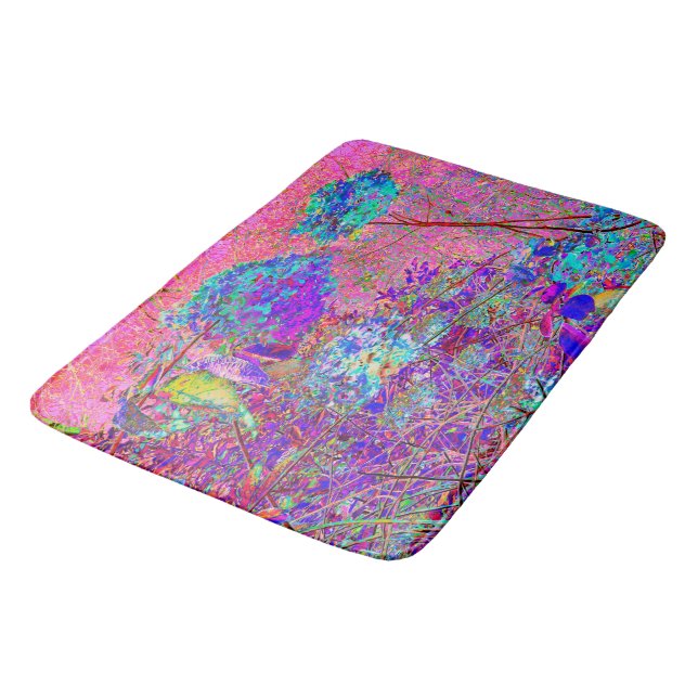 Abstrakte Lila und Blue Hydrangea mit Magenta Badematte (Schrägansicht)