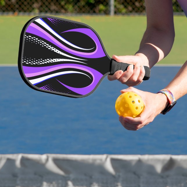 Abstrakte lila Weiß- und Schwarzkurve Pickleball Schläger (InSitu)