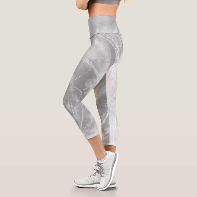 Abstrakte Lüster und Glühwürmchen Grau Capri Leggings (Links)