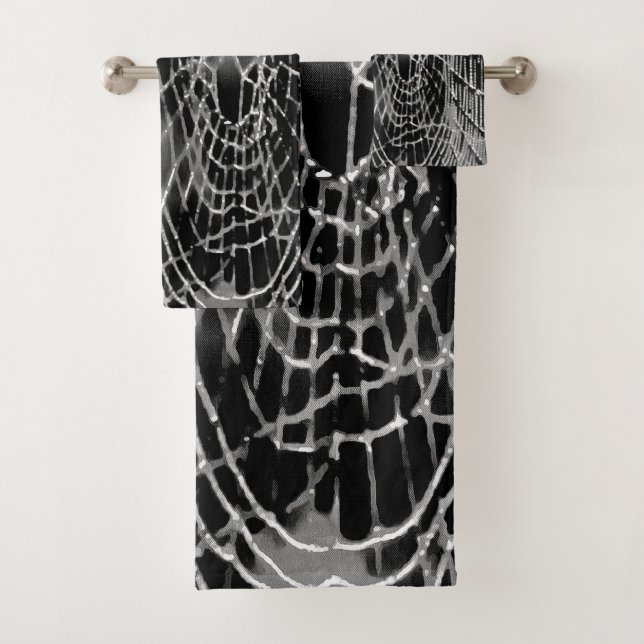 Abstrakte Malerei eines grauen, weißen Stoffes auf Badhandtuch Set (Insitu)