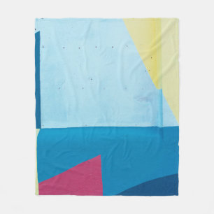 Abstrakte Malerei in Blau, Rot, Rosa und Gelb Fleecedecke