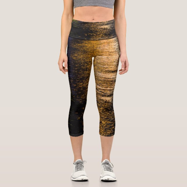 Abstrakte Nachtlichter Meeresspiegelung glänzender Capri Leggings (Vorderseite)