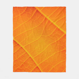 Abstrakte Nahaufnahme eines orange-gelben Blatttex Fleecedecke