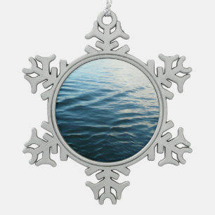 Abstrakte Naturfotografie - Blautöne des Wassers Schneeflocken Zinn-Ornament