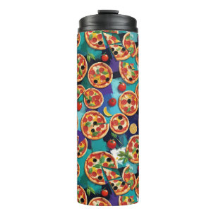 Abstrakte Pepperoni Pizza auf blauem Hintergrund Thermosbecher