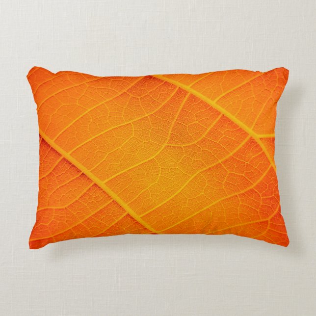 Abstrakte Schließung eines orangen und gelben Blat Dekokissen (Vorderseite)