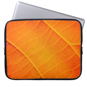 Abstrakte Schließung eines orangen und gelben Blat Laptopschutzhülle