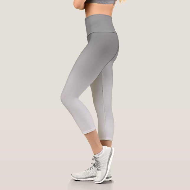 Abstrakte, silbergraue Farbtöne Capri Leggings (Links)