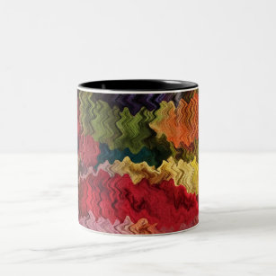 Abstrakte Tasse mit farbigen Stoffen