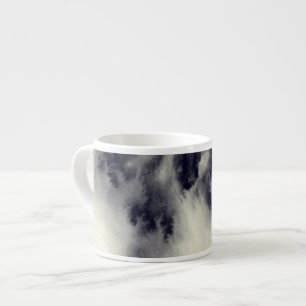 Abstrakte Tuschemalerei auf Grunge-Papierstruktur. Espressotasse