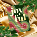 Abstrakte Wave Art Muster Real Gold Folien Feiertagspostkarte<br><div class="desc">Moderne klassische Weihnachtssaison Grußkarte mit hellgrünem und dunkelgrünem,  rosa und rot abstraktem Muster mit echter Goldfolie JOYFUL Wunschtext. Mit Raum zum Anpassen oder Personalisieren des Textes auf der Vorderseite,  Familienname (oder einzelne Namen) und eine anpassbare Saison Grußbotschaft auf der Rückseite der Karte.</div>