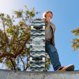 Abstrakte Wavy-Linien mit Schneeflockenpunkten Skateboard