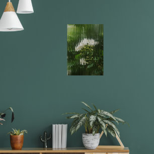 Abstrakte weiße Blumen durch geripptes Glas Poster