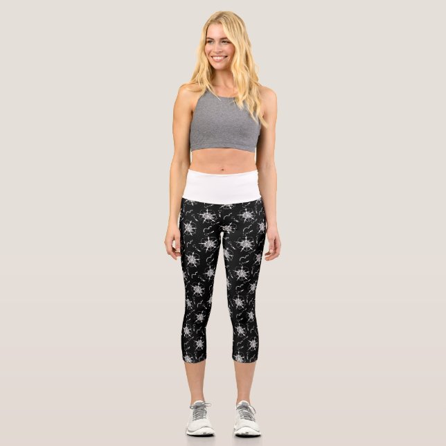 Abstrakte White Line Art Blume auf schwarz Capri Leggings (Vorderseite)