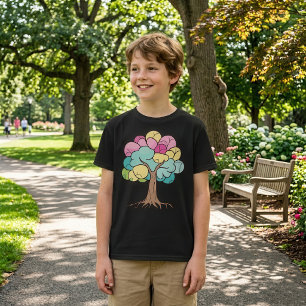 Abstrakter Baum mit Wurzeln und bunten Blätter. T-Shirt