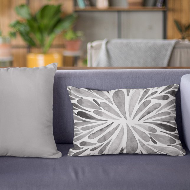 Abstrakter Blütenbrand in Schwarzweiß Dekokissen (Von Creator hochgeladen)