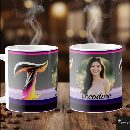 Abstrakter flüssiger Buchstabe T Neonfeder Kaffeetasse