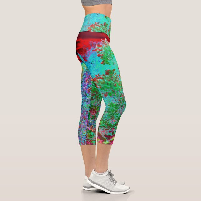 Abstrakter Garten mit Crimson Sunset Capri Leggings (Rechts)