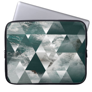 abstrakter geometrischer Untergrund mit Dreiecken; Laptopschutzhülle